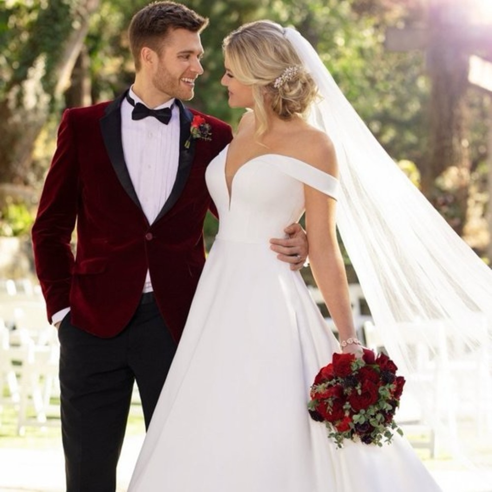 Essence of Australia wedding dress size 24, street size 18/20